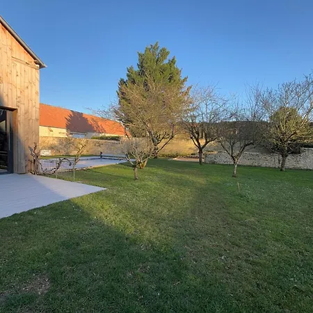 Holiday home De Charme Avec Piscine Privee Paray-Douaville